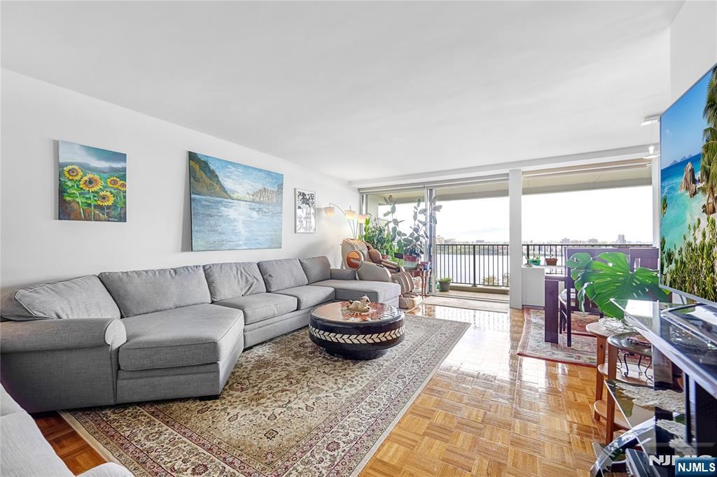 3 Horizon Road 606
