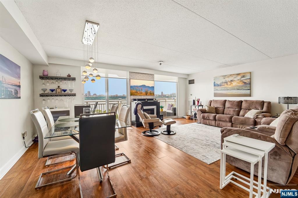 1077 River Road 903