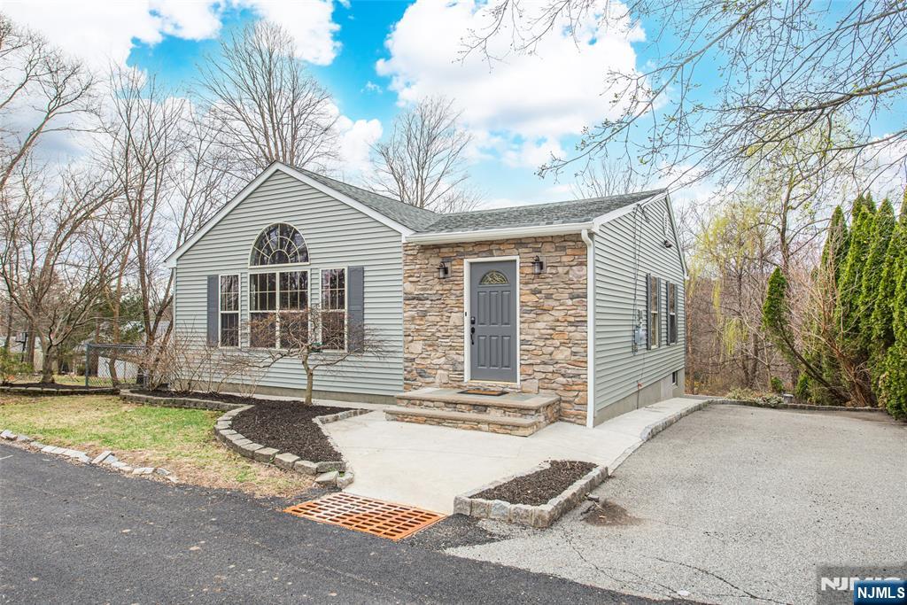 Property for Sale at 1 Walker Avenue, West Milford, New Jersey - Bedrooms: 2 
Bathrooms: 2 
Rooms: 6  - $399,000