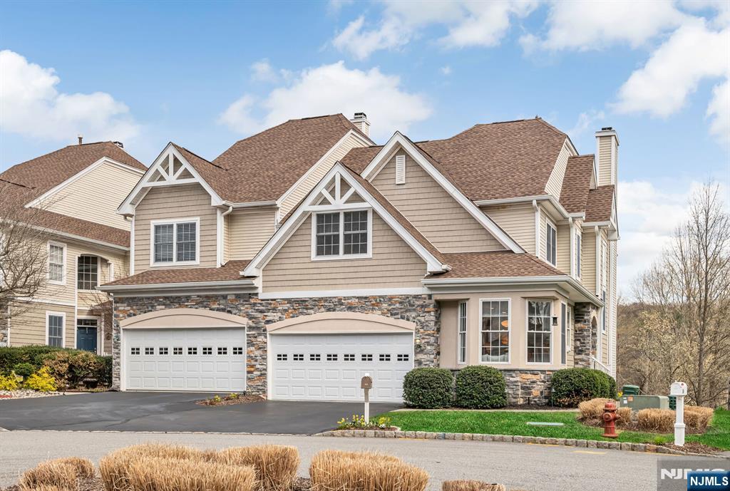 Property for Sale at 14 Cobblestone Court, Oakland, New Jersey - Bedrooms: 2 
Bathrooms: 3.5  - $829,000