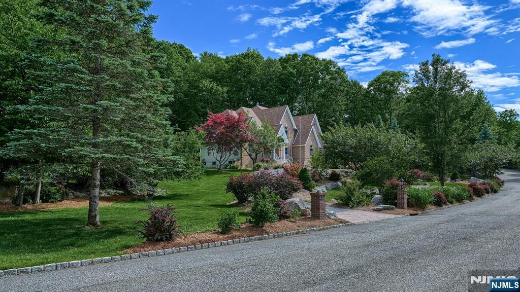 26 Stonehedge Drive