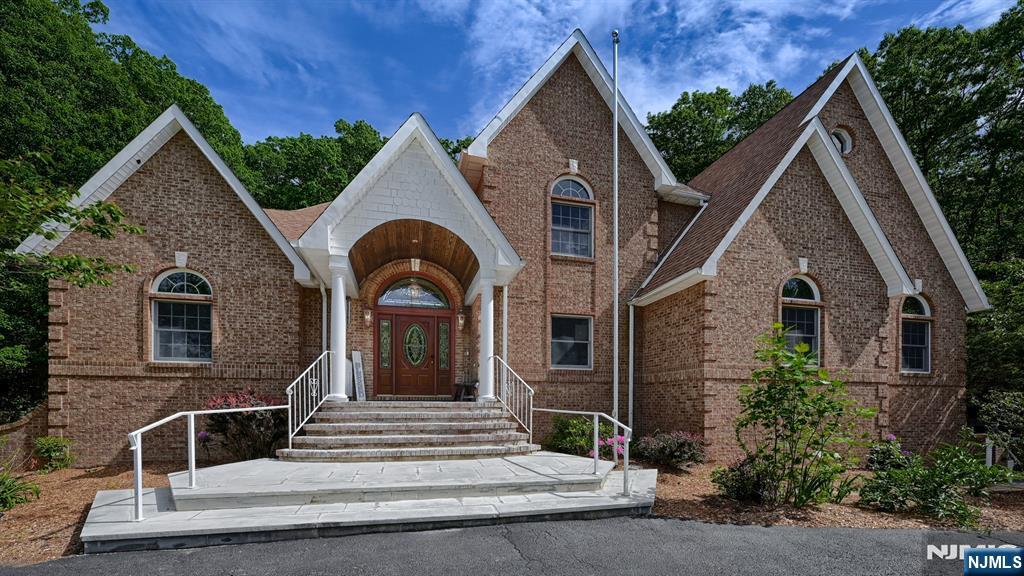 26 Stonehedge Drive