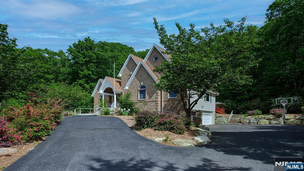 26 Stonehedge Drive