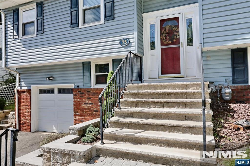 75 Hiawatha Boulevard