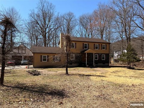 41 Northwood Road Hopatcong NJ 07849