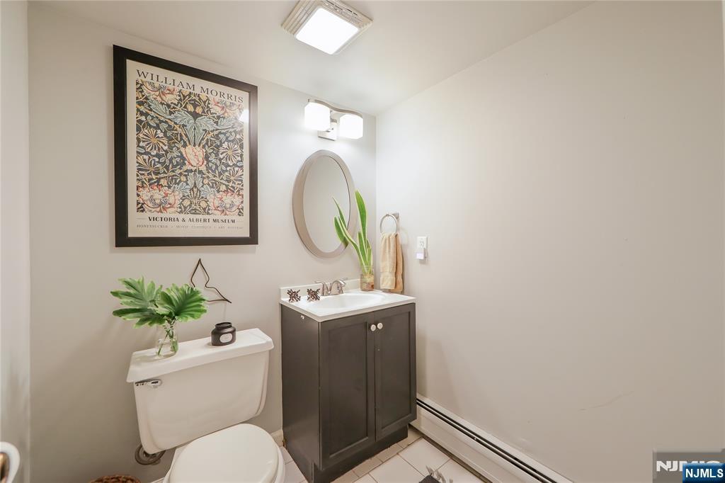 Wyckoff, New Jersey 07481, United States, 4 Bedrooms Bedrooms, ,3 BathroomsBathrooms,Residential,Active,159722