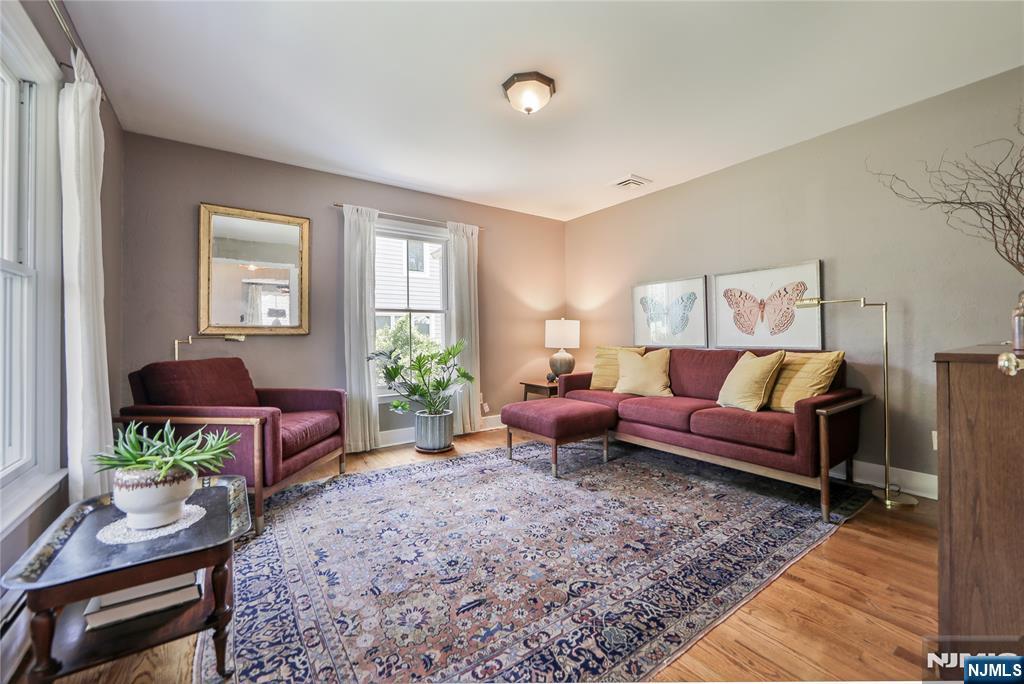 Wyckoff, New Jersey 07481, United States, 4 Bedrooms Bedrooms, ,3 BathroomsBathrooms,Residential,Active,159722