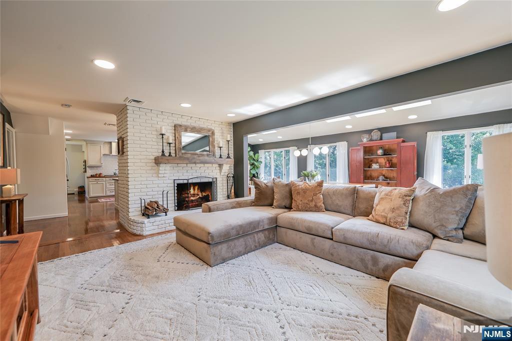 Wyckoff, New Jersey 07481, United States, 4 Bedrooms Bedrooms, ,3 BathroomsBathrooms,Residential,Active,159722