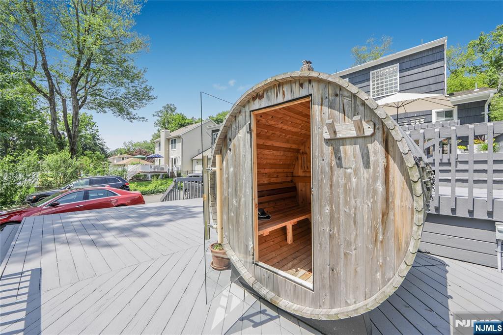 Wyckoff, New Jersey 07481, United States, 4 Bedrooms Bedrooms, ,3 BathroomsBathrooms,Residential,Active,159722