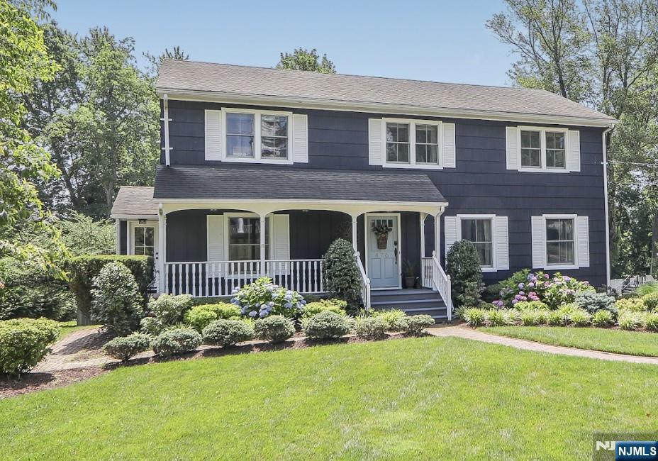 Wyckoff, New Jersey 07481, United States, 4 Bedrooms Bedrooms, ,3 BathroomsBathrooms,Residential,Active,159722