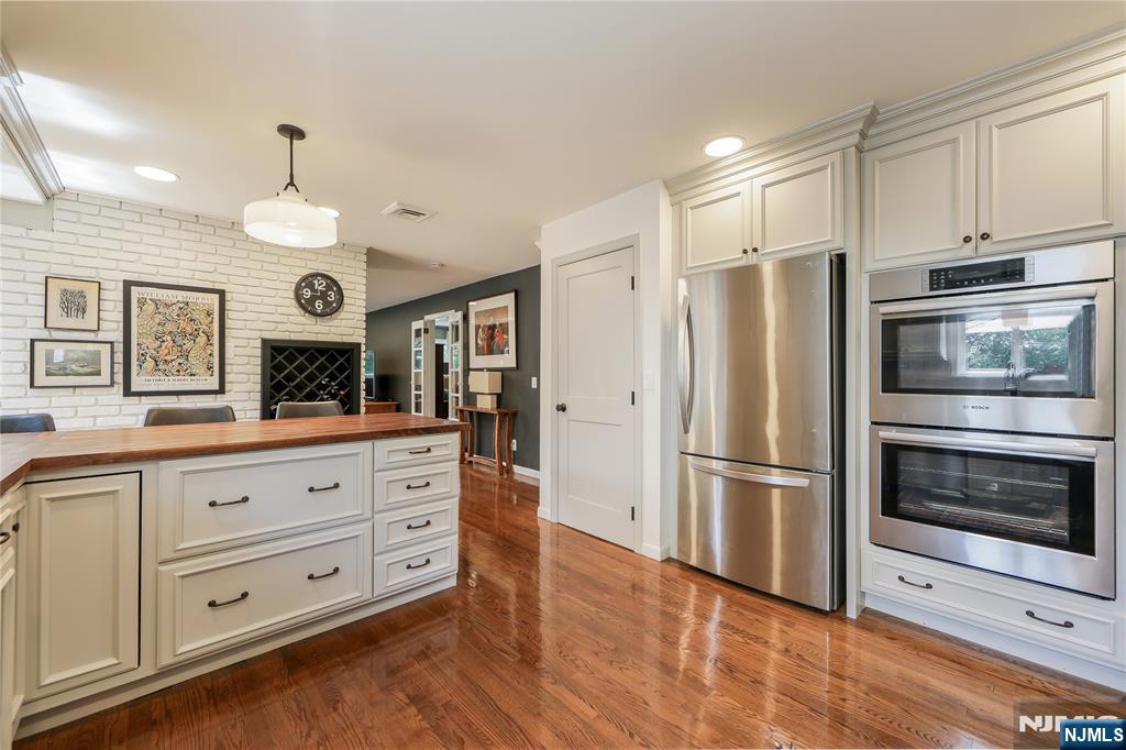 Wyckoff, New Jersey 07481, United States, 4 Bedrooms Bedrooms, ,3 BathroomsBathrooms,Residential,Active,159722