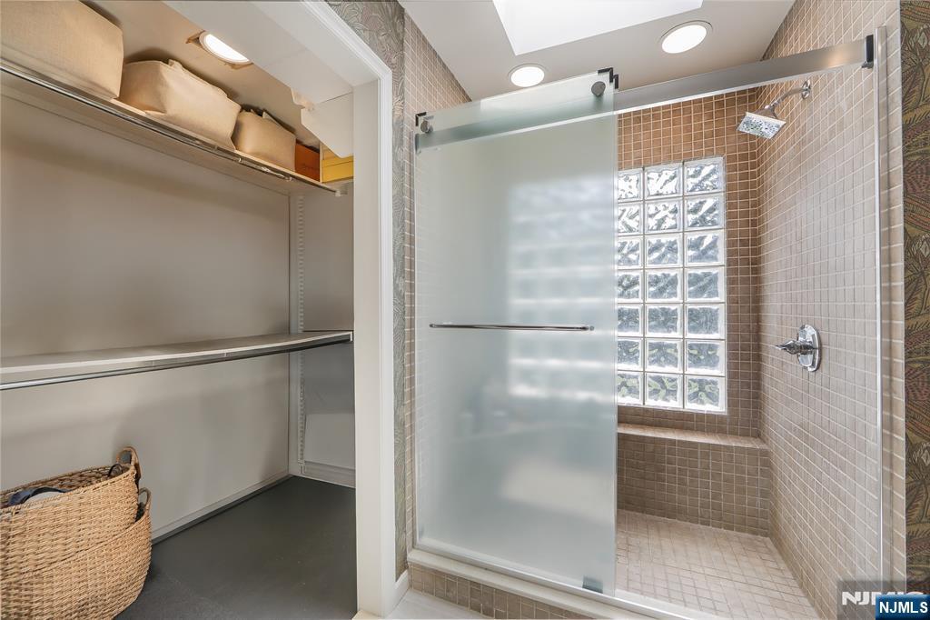 Wyckoff, New Jersey 07481, United States, 4 Bedrooms Bedrooms, ,3 BathroomsBathrooms,Residential,Active,159722