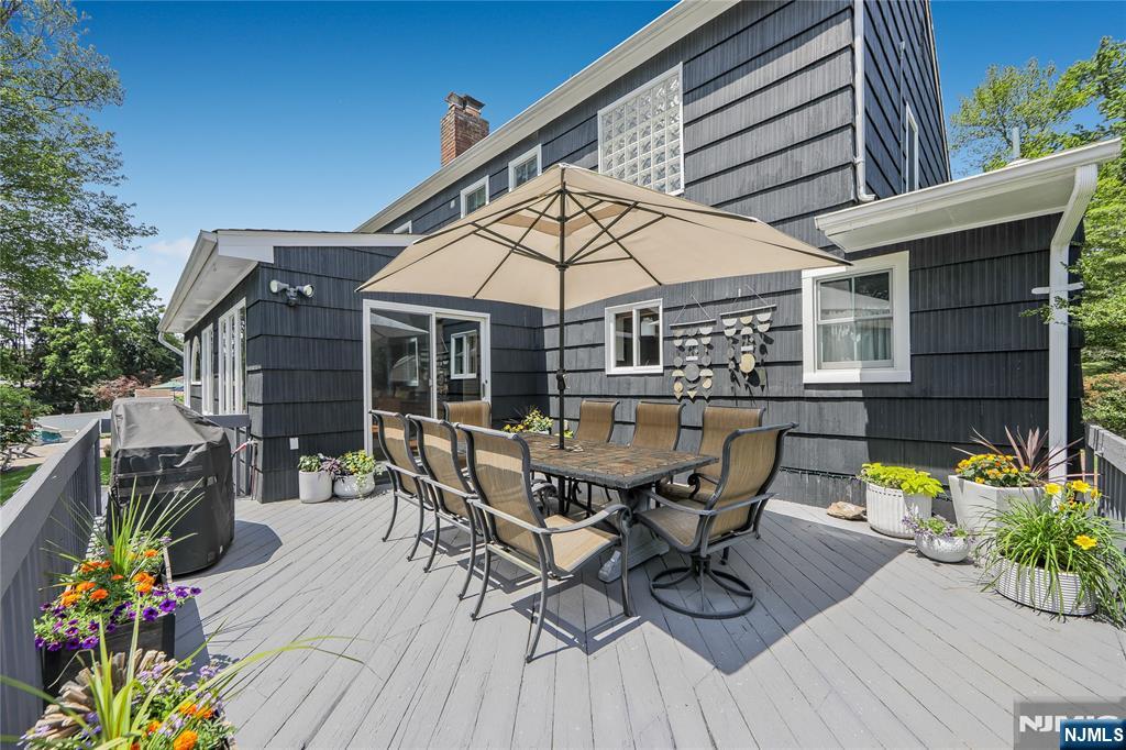 Wyckoff, New Jersey 07481, United States, 4 Bedrooms Bedrooms, ,3 BathroomsBathrooms,Residential,Active,159722