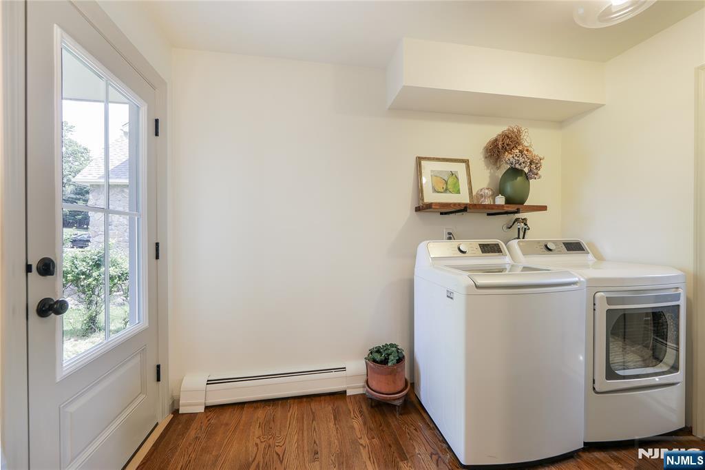 Wyckoff, New Jersey 07481, United States, 4 Bedrooms Bedrooms, ,3 BathroomsBathrooms,Residential,Active,159722