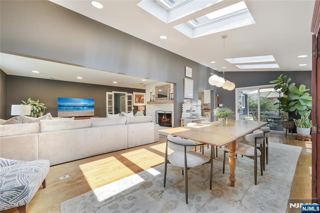 Wyckoff, New Jersey 07481, United States, 4 Bedrooms Bedrooms, ,3 BathroomsBathrooms,Residential,Active,159722