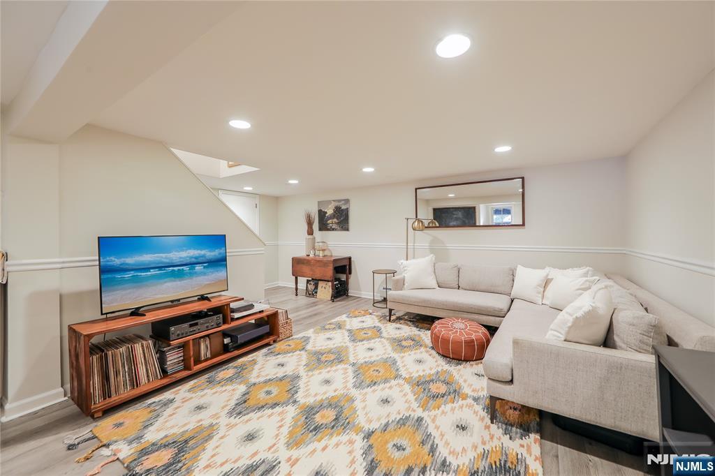 Wyckoff, New Jersey 07481, United States, 4 Bedrooms Bedrooms, ,3 BathroomsBathrooms,Residential,Active,159722