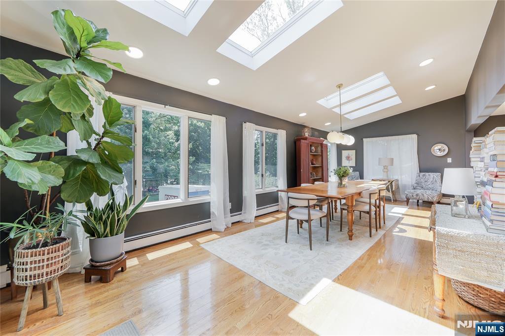 Wyckoff, New Jersey 07481, United States, 4 Bedrooms Bedrooms, ,3 BathroomsBathrooms,Residential,Active,159722