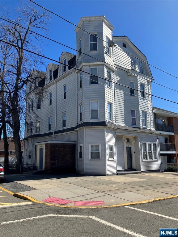 Rental Property at 152 Oakwood Ave, Cliffside Park, New Jersey - Bedrooms: 3 
Bathrooms: 1 
Rooms: 5  - $2,150 MO.