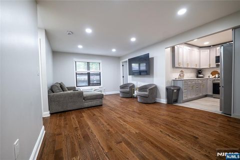 327 71st Street 1E Guttenberg NJ 07093