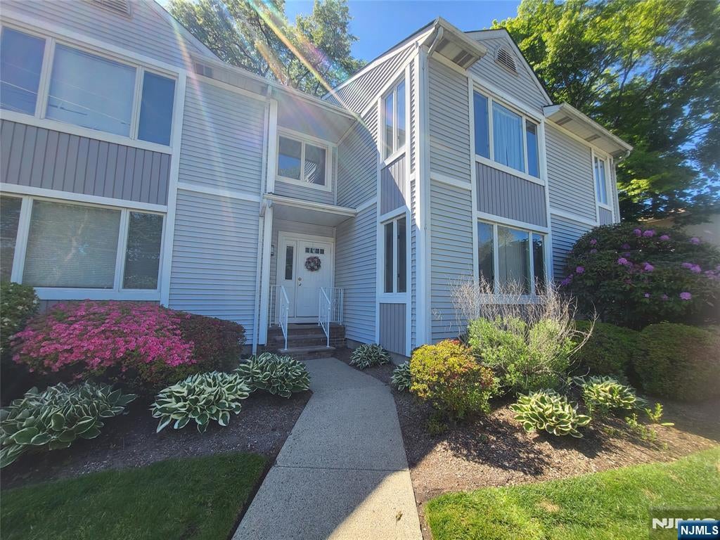 2 Grand Avenue 4