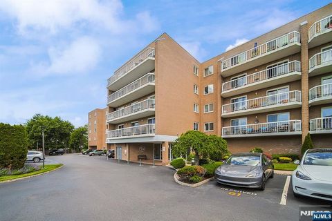 Photo of 38 Moonachie Road #402, Hackensack, NJ 07601 (MLS # 26019200)
