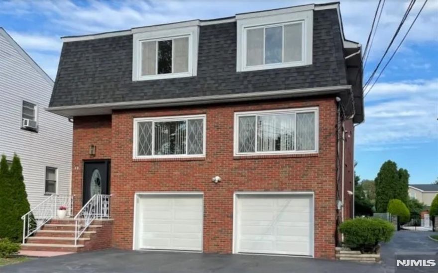 A commuter's paradise! This spacious 3-bedroom, 2-bathroom residence perfectly blends comfort and convenience. Its sunny layout includes a sophisticated master suite with a private bathroom, spacious secondary bedrooms with ample closet space, and a chef's kitchen equipped with high-end appliances. Enjoy a seamless connection between the expansive living and dining areas, plus the convenience of an on-site laundry room. Private parking, central heating, and hot water are also included. Ideally located in the heart of Lyndhurst, just steps from the train and other NYC public transportation, major freeways, and vibrant local restaurants. Don't miss this opportunity!