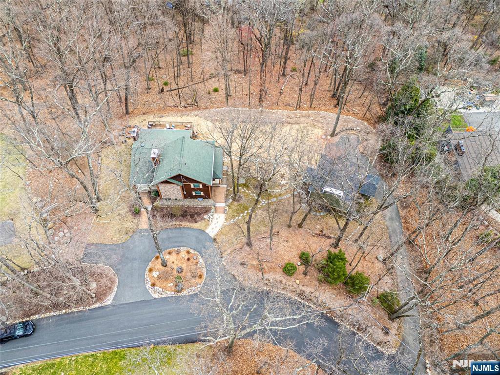 8 Hillcrest Drive, Denville Twp, New Jersey - 4 Bedrooms  
5 Bathrooms  
10 Rooms - 