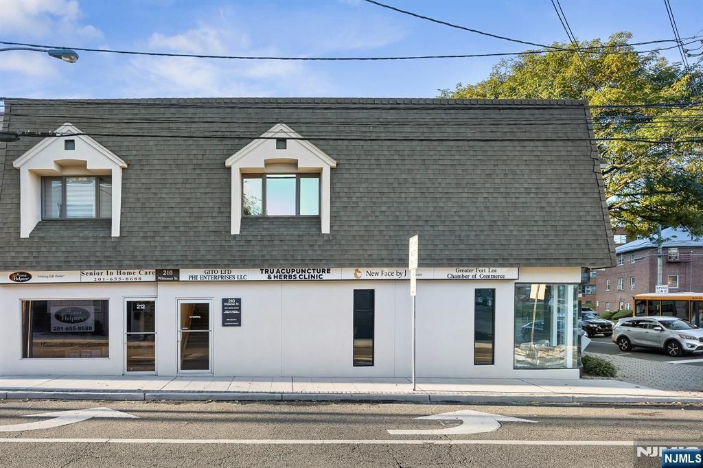 Photo of 210 Whiteman St #103, Fort Lee, NJ 07024 (MLS # 25038008)