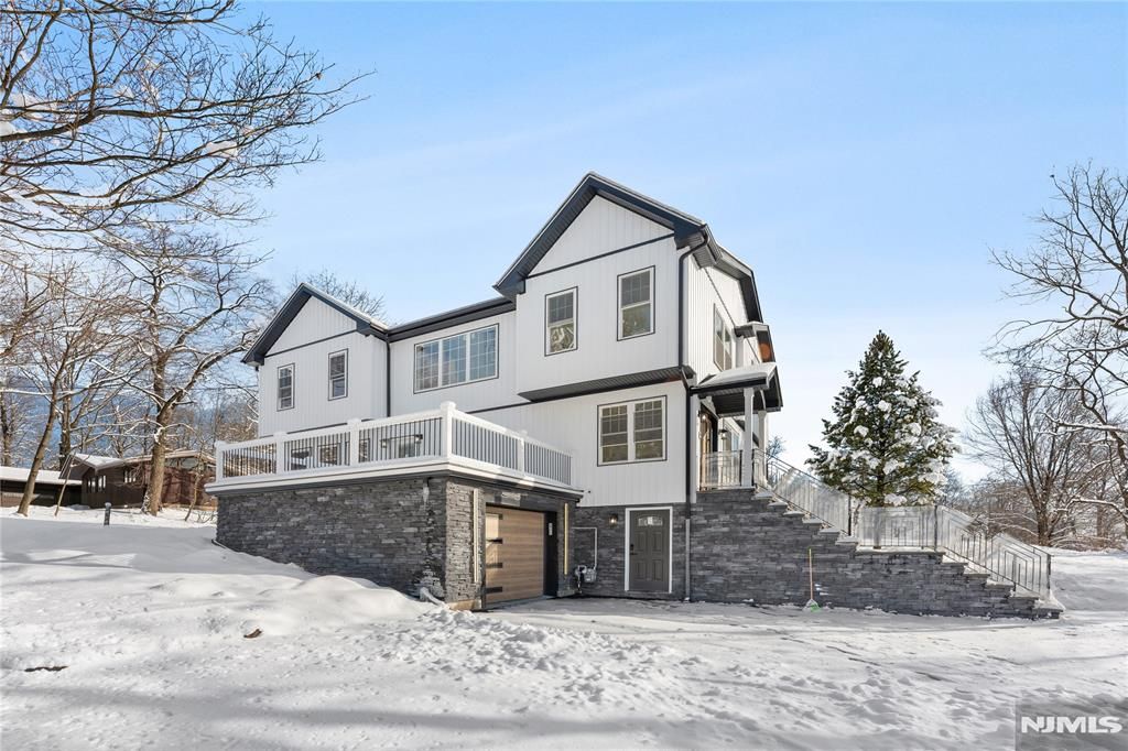 Photo of 10 Old Rifle Camp Road, Woodland Park, NJ 07424 (MLS # 26008737)