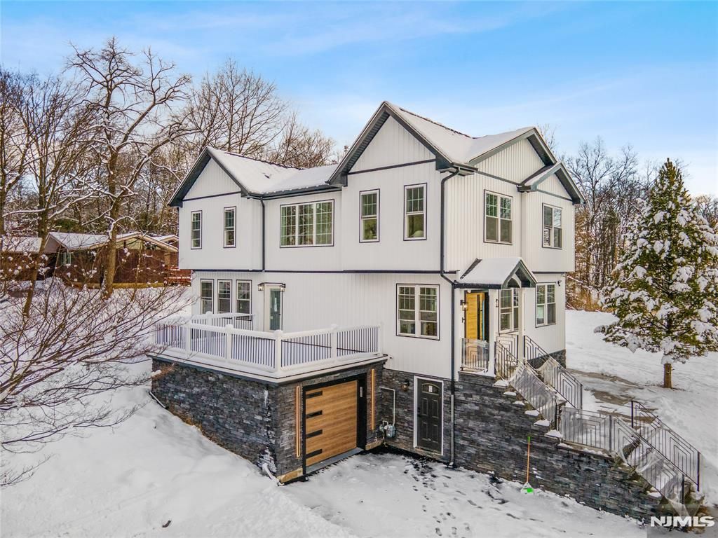 Photo of 10 Old Rifle Camp Road, Woodland Park, NJ 07424 (MLS # 26008737)