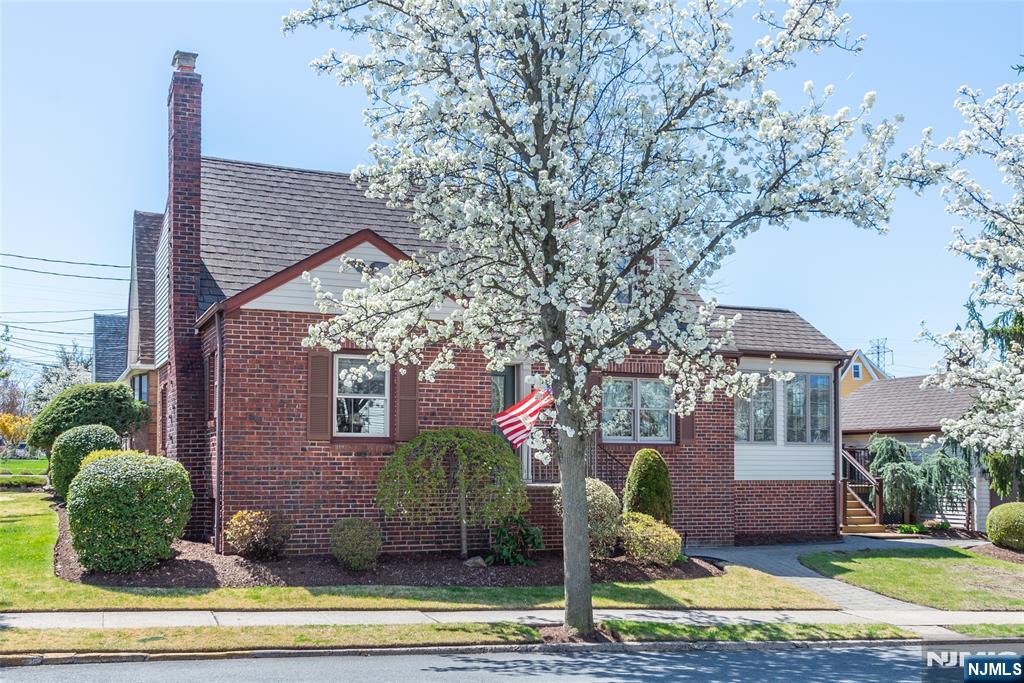 23 Lincoln Avenue, North Arlington, New Jersey - 3 Bedrooms  
2 Bathrooms  
6 Rooms - 