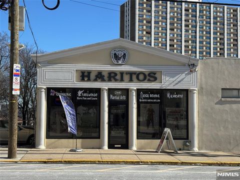 Photo of 266 Palisade Ave, Cliffside Park, NJ 07010 (MLS # 25041922)