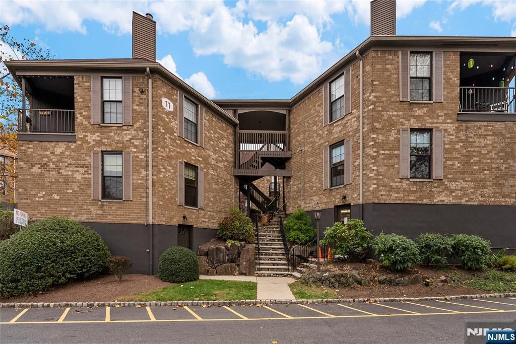 Photo of 181 Long Hill Rd #11-6, Little Falls, NJ 07424 (MLS # 25040066)