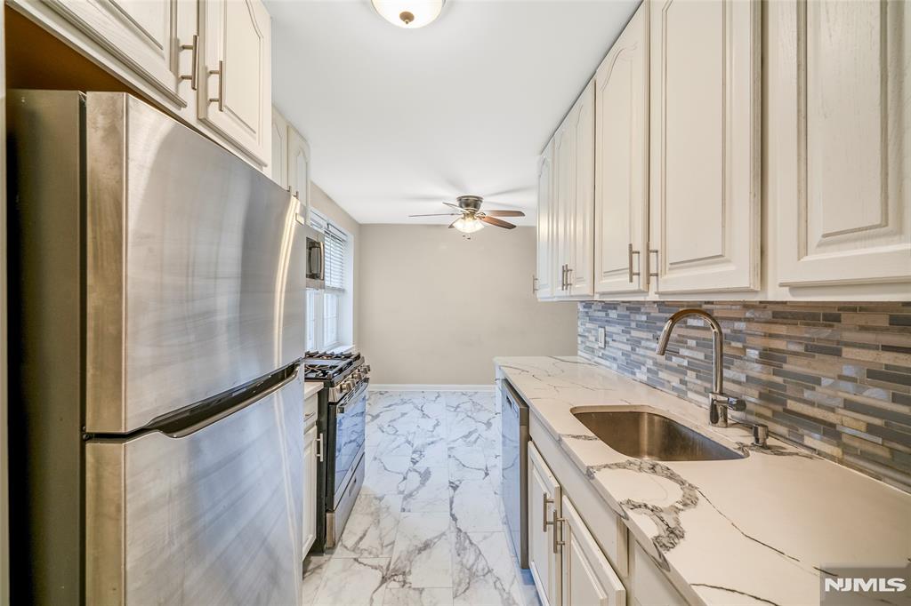 126 Hackett Place B201