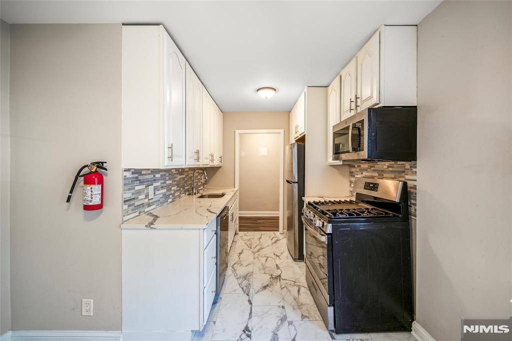 126 Hackett Place B201