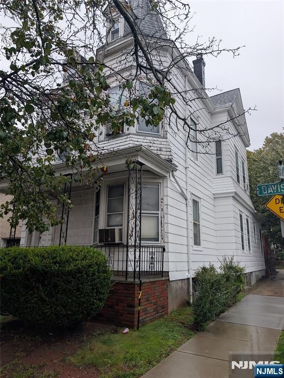 10 Davis Avenue