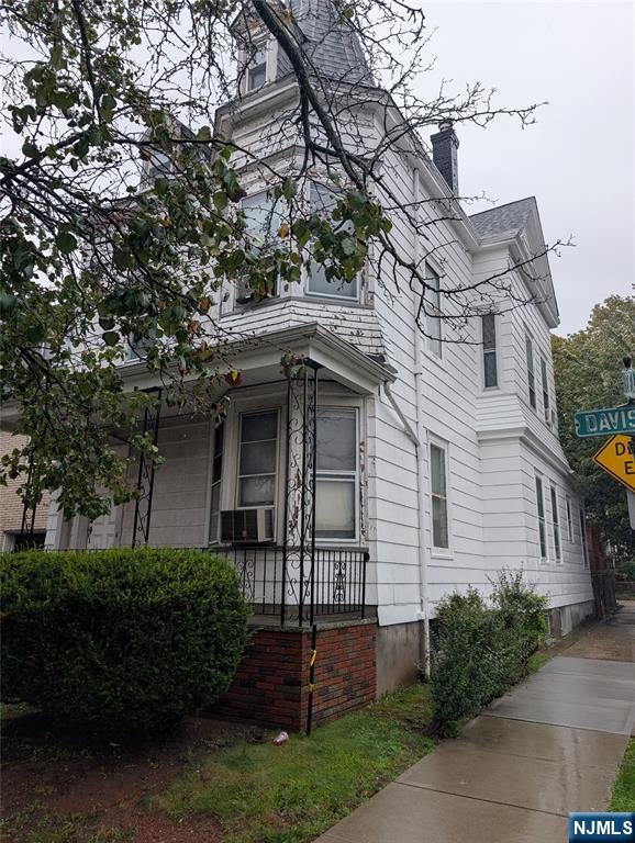 10 Davis Avenue