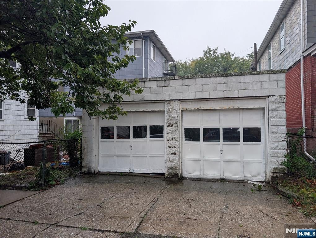 10 Davis Avenue