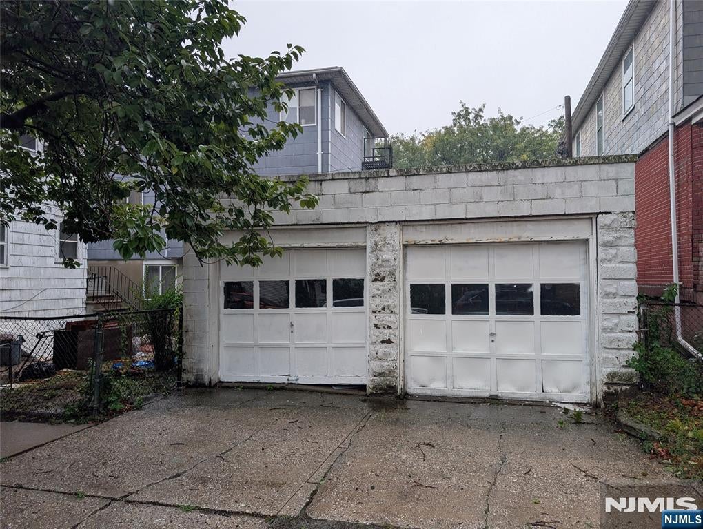 10 Davis Avenue