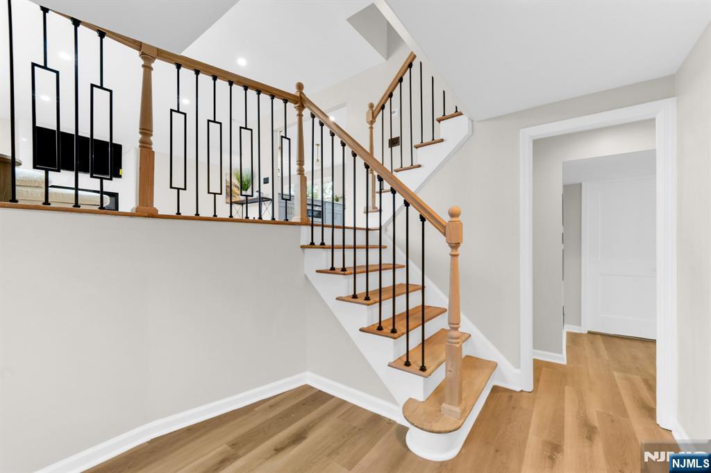 33 Woodhull Avenue