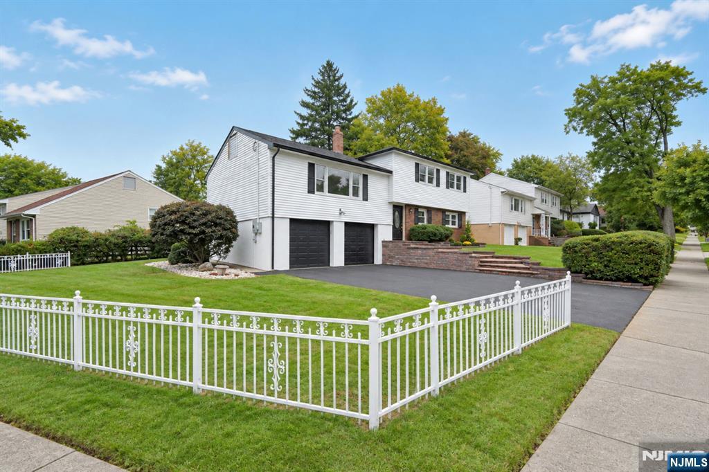 33 Woodhull Avenue