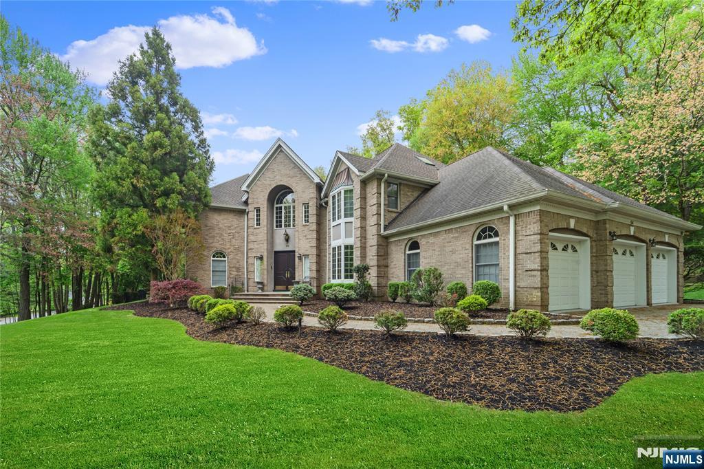54 Mohawk Avenue, Norwood, New Jersey - 6 Bedrooms  
6.5 Bathrooms  
12 Rooms - 