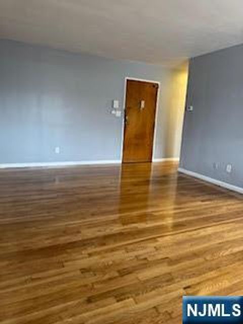 MLS: 25008484