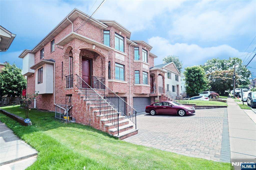 25 Edsall Avenue A