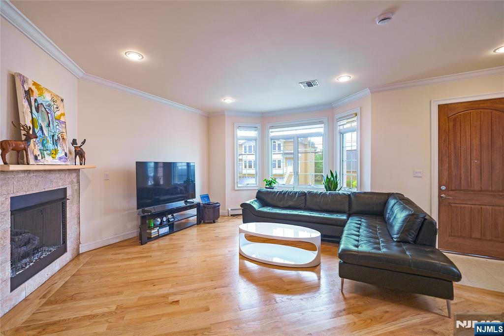 25 Edsall Avenue A