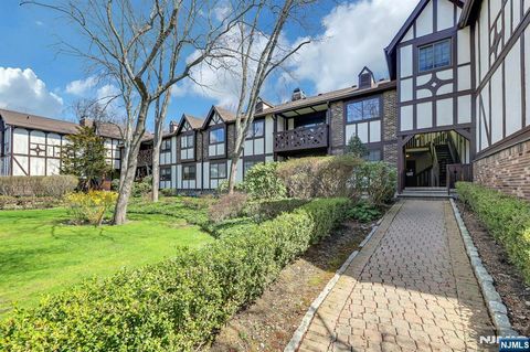 1712 Faulkner Court Mahwah NJ 07430