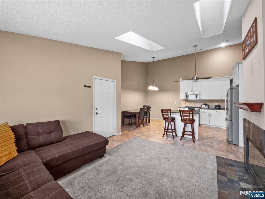 940 Juniper Way
