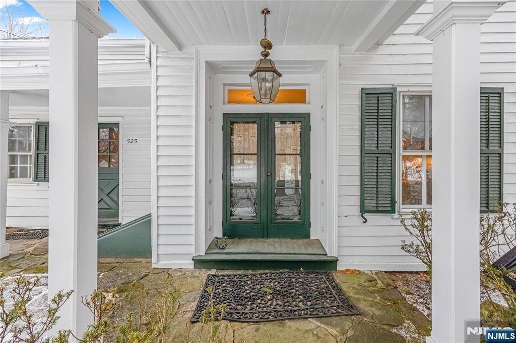 Photo of 525 Franklin Avenue, Franklin Lakes, NJ 07417 (MLS # 26006229)