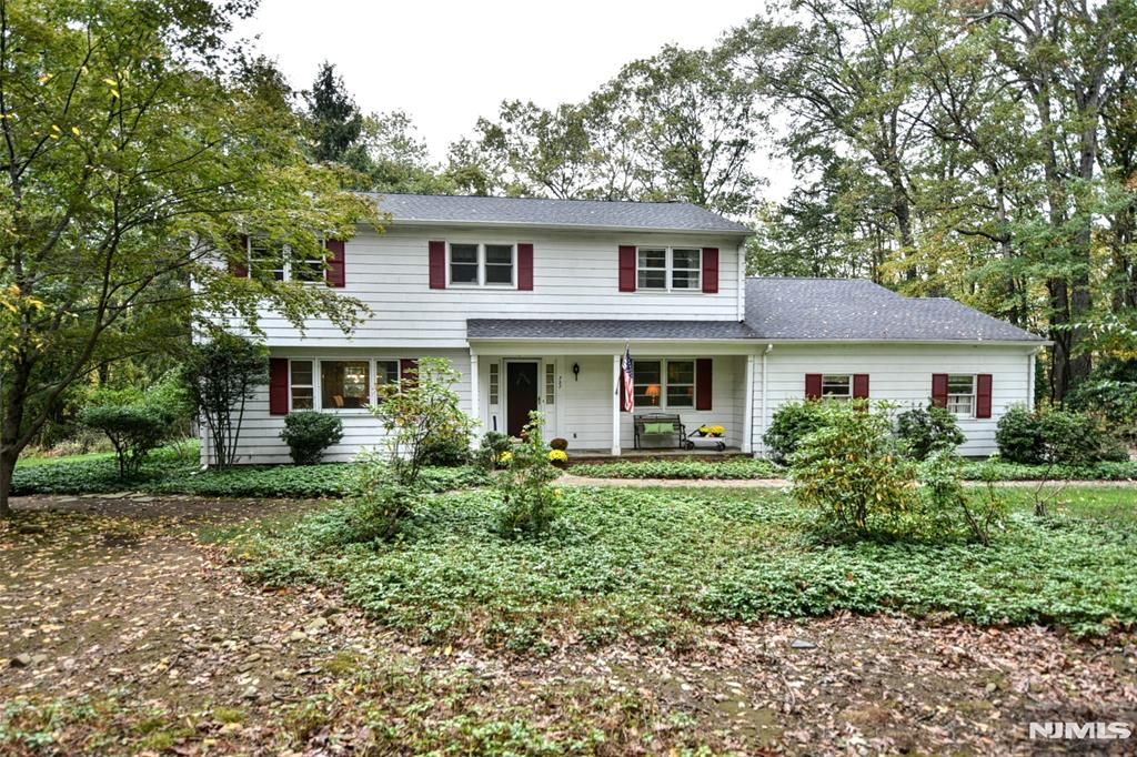 Photo of 727 Dakota Trail, Franklin Lakes, NJ 07417 (MLS # 25036521)