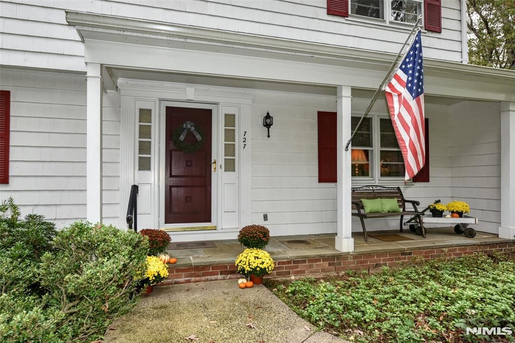 Photo of 727 Dakota Trail, Franklin Lakes, NJ 07417 (MLS # 25036521)